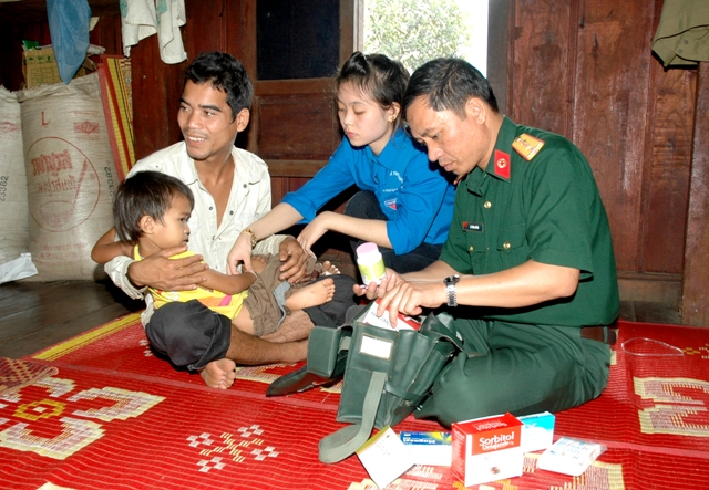 Giúp nhân dân đẩy lùi đói nghèo, lạc hậu